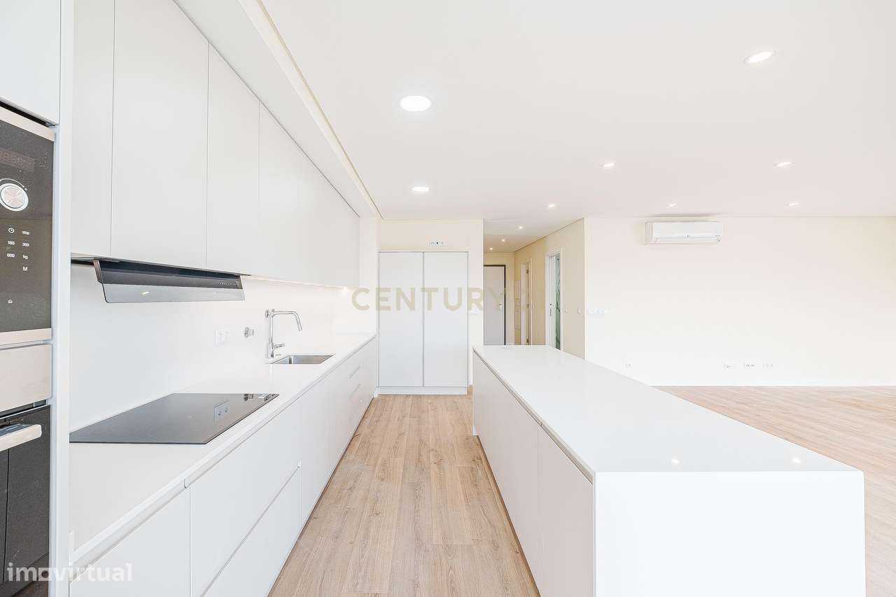 Moradia T4+1 Contemporânea com Piscina-9