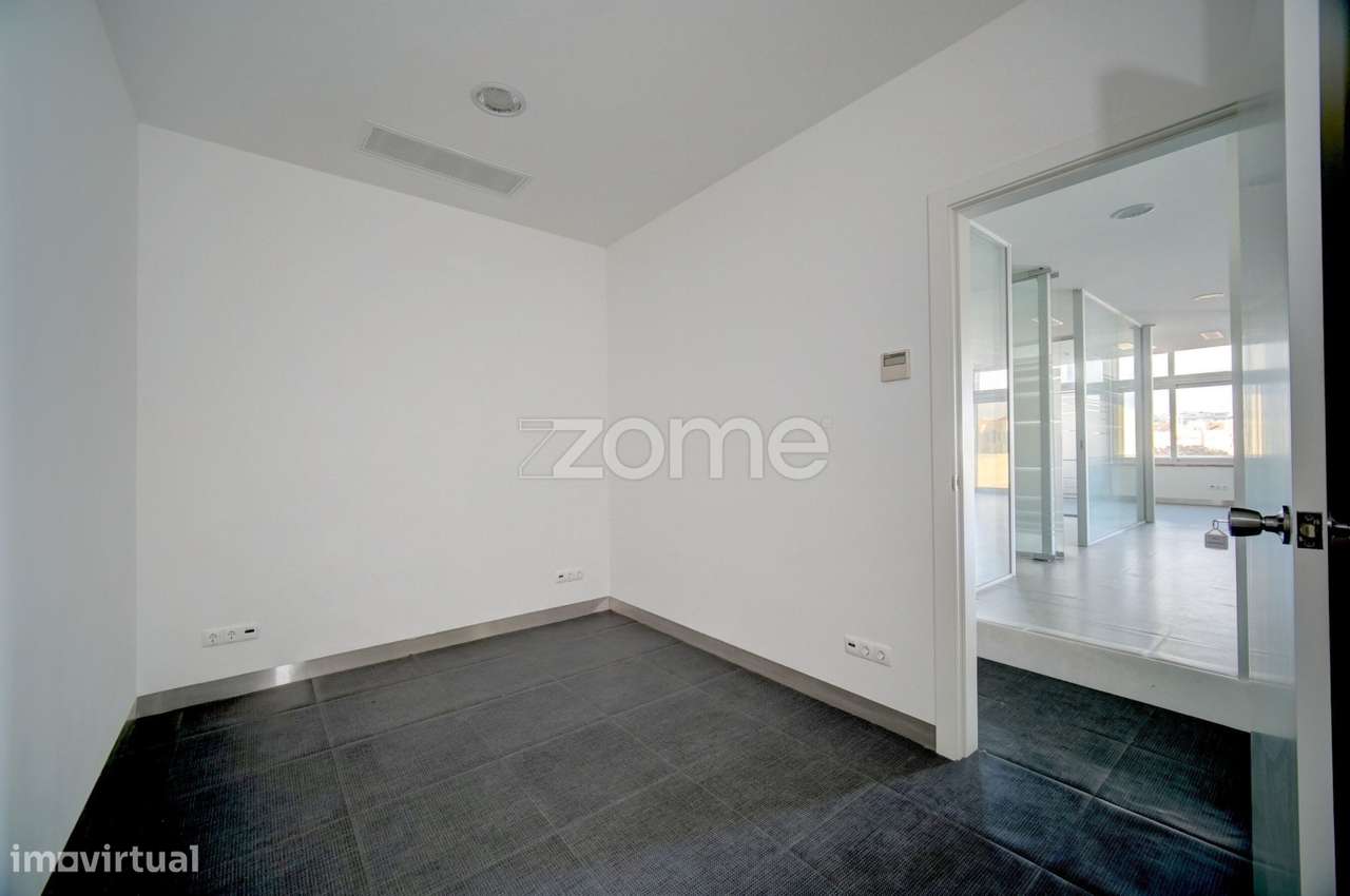 Escritório com garagem no Areeiro - Grande imagem: 4/27