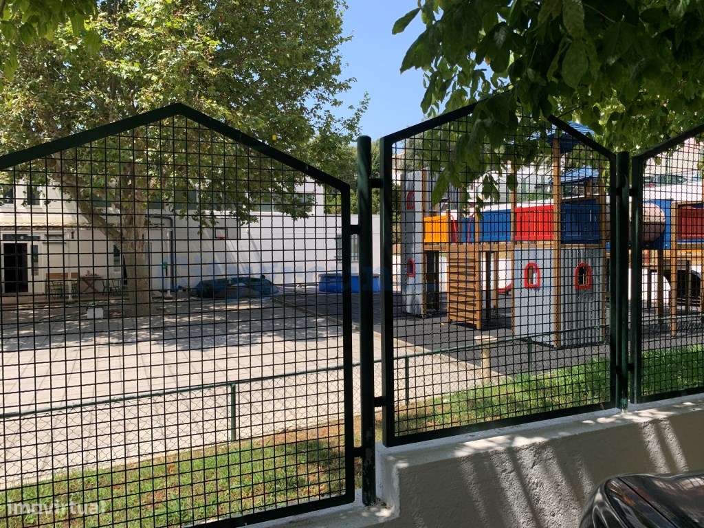 Prédio para rendimento na Cova da Piedade, Almada-11