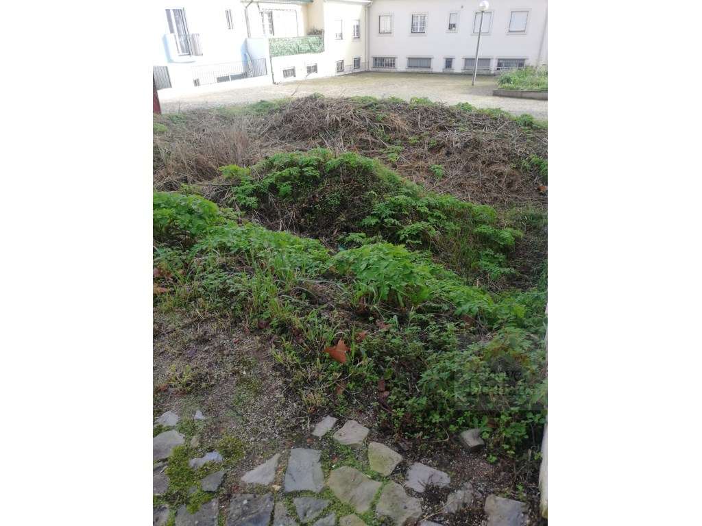 Terreno para construção de 2 moradias T3 geminadas - Quinta das Lág... - Grande imagem: 2/5