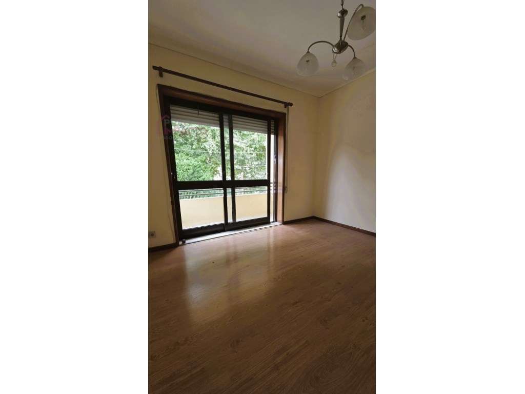 Prédio com T2 + Espaço Comercial | Duas Entradas Independentes | Po...-10