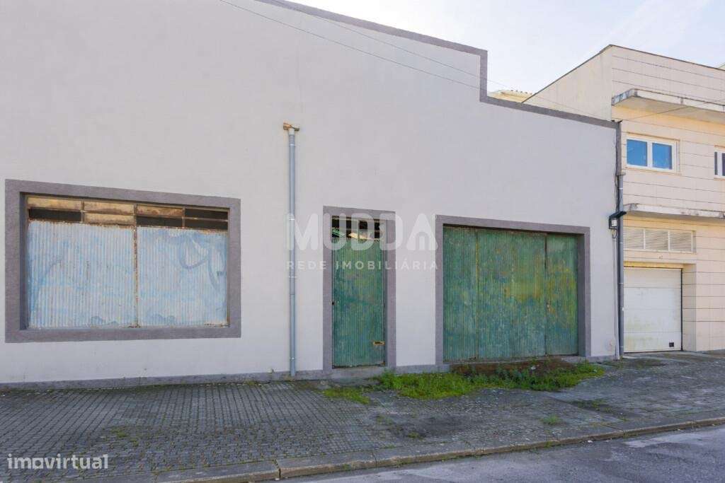 Armazém com potencial construtivo de habitação até 3 pisos - Grande imagem: 2/13