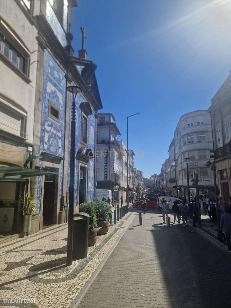 Apartamento 154m2 para remodelação total na Rua Santa Catarina - Porto-27