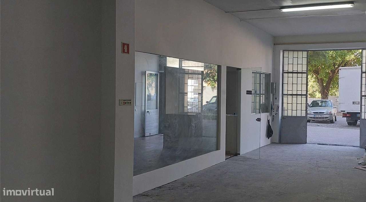 Armazem /loja com 200m2 piso amplo res do chão - Grande imagem: 2/9