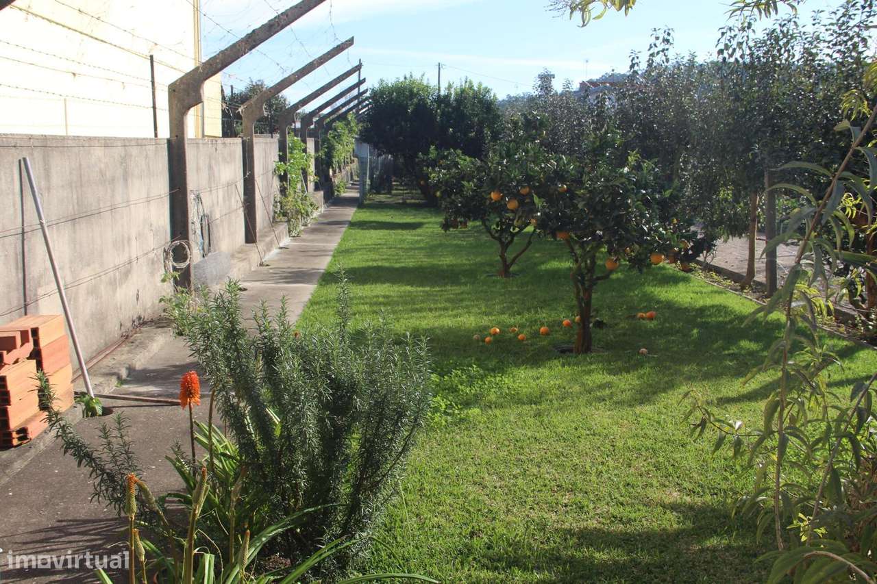 Moradia 4 Frentes lote com 980m2-19