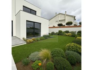 Viva com Conforto: Moradia T4 Exclusiva em Barcarena com Piscina - Grande imagem: 3/42