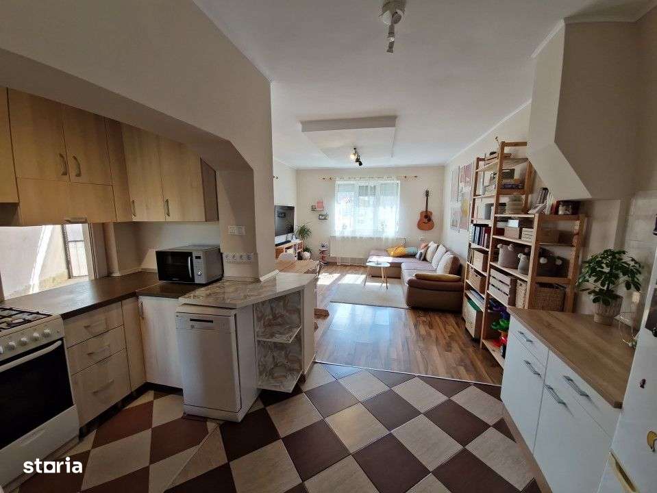 Casa de vanzare cu 3 dormitoare, Iosia, Oradea - Imagine principală: 5/15