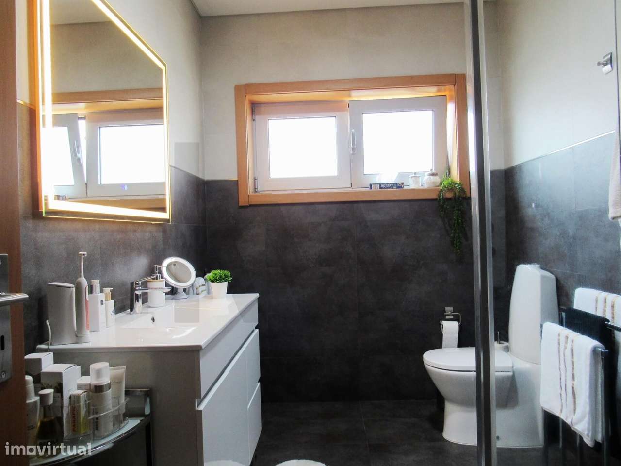 Moradia Térrea com Salão Superior | A 7 Minutos do Centro de Oliveira-20