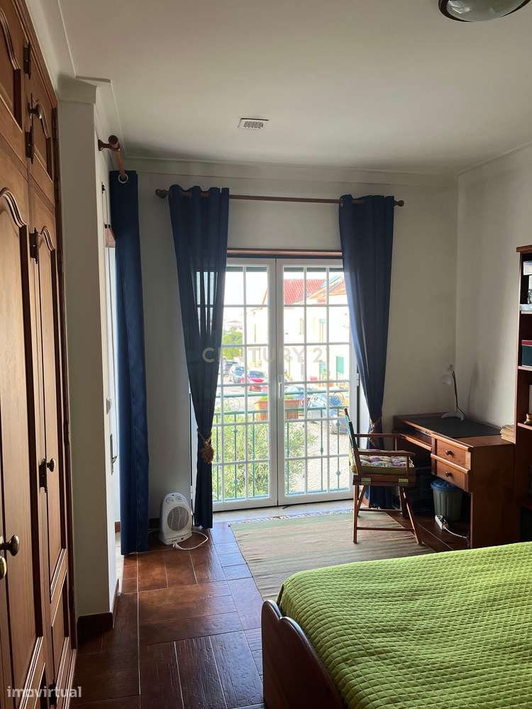 Moradia T4 em condomínio fechado com piscina, vista mar e walking dist-41