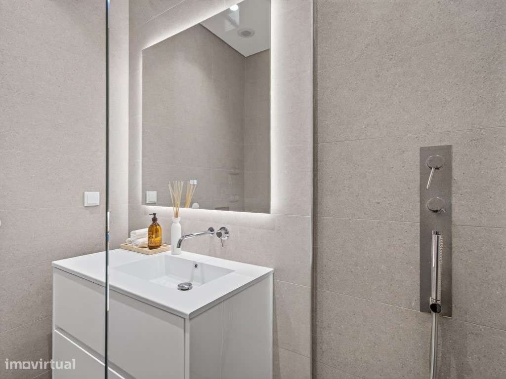 Moradia T4 com Piscina, Jardim e Vista deslumbrante sobre o Mar-37