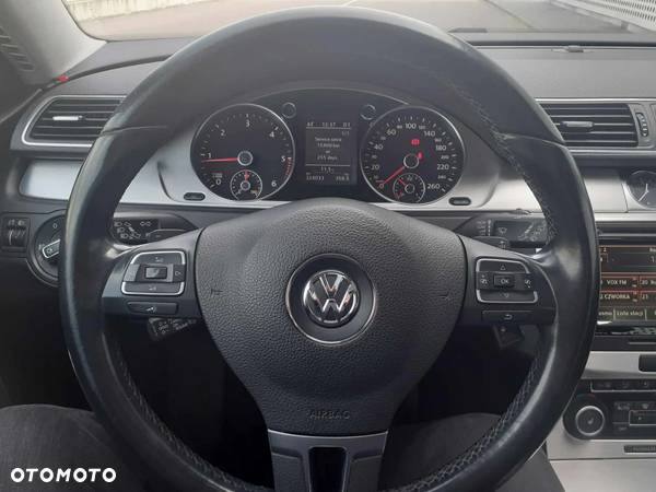 Volkswagen Passat 2.0 TDI Highline DSG - 13