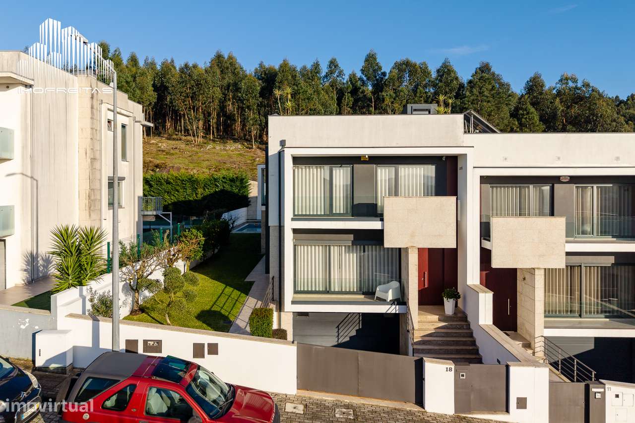 Moradia T4 de Luxo com Piscina numa das Melhores Zonas de Braga! - Grande imagem: 3/40