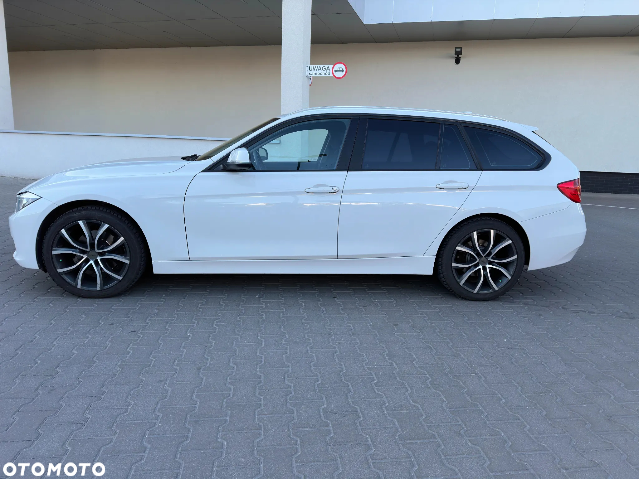 BMW Seria 3 320d Touring xDrive - 5