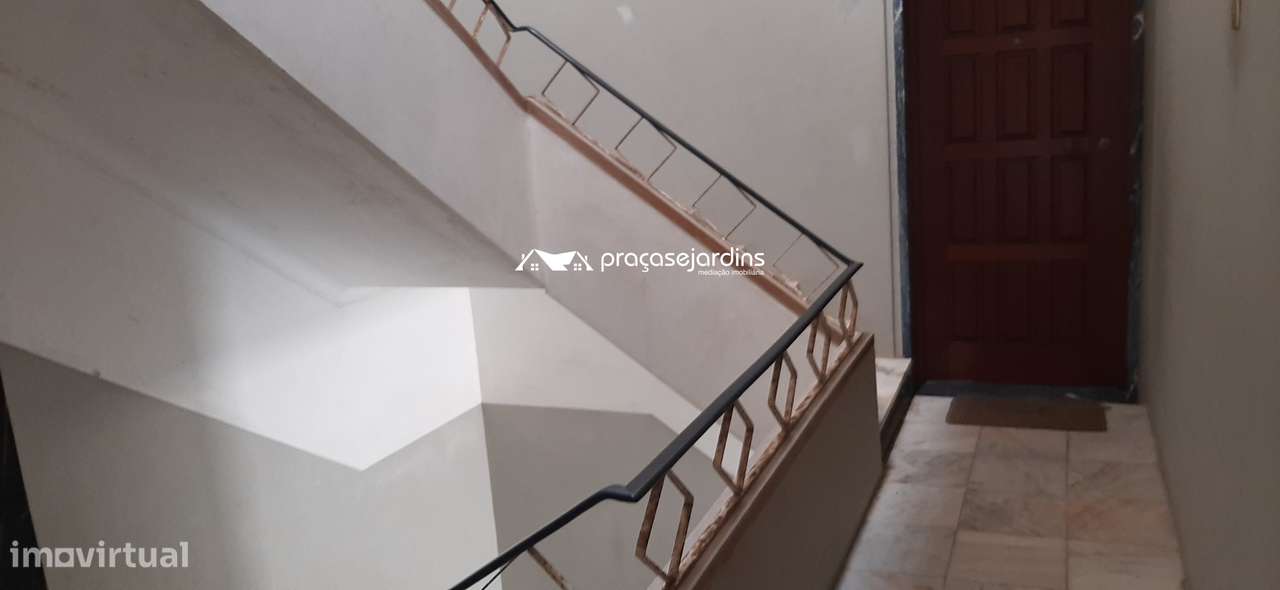 Prédio com 3 Apartamentos-28