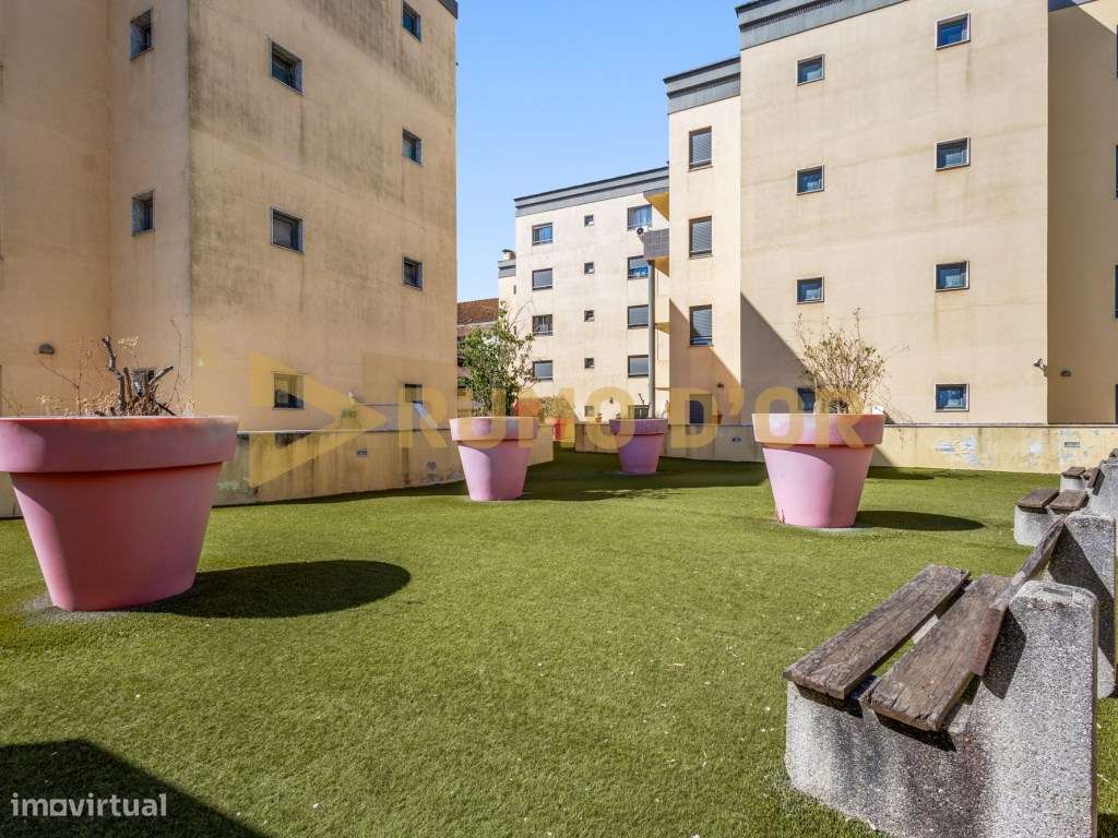 Exclusivo T3 em Condomínio Privado no Carregado com Terraço, Varand...-26