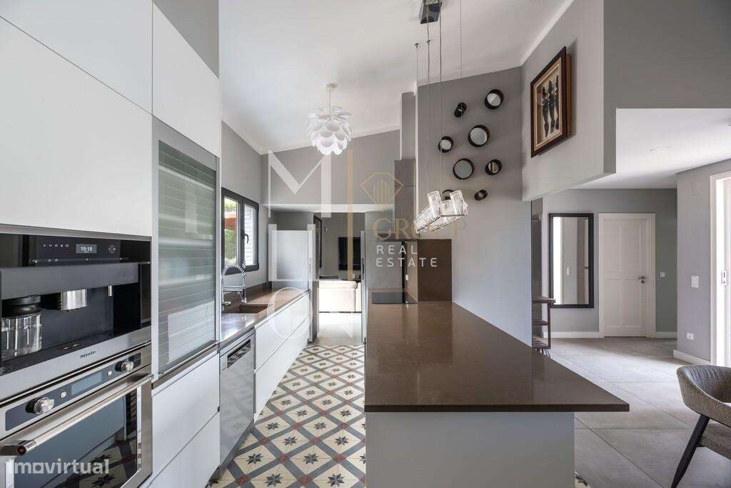 Moradia T4 Independente com Jardim e Garagem em Birre, Cascais - Grande imagem: 4/26