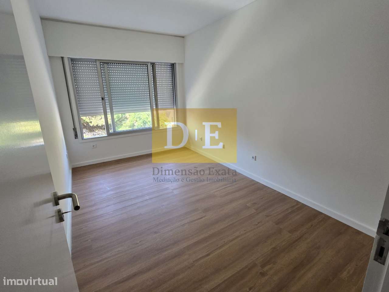 Apartamento T4 em Zona Central da Sª da Hora Junto à Estação do M-13