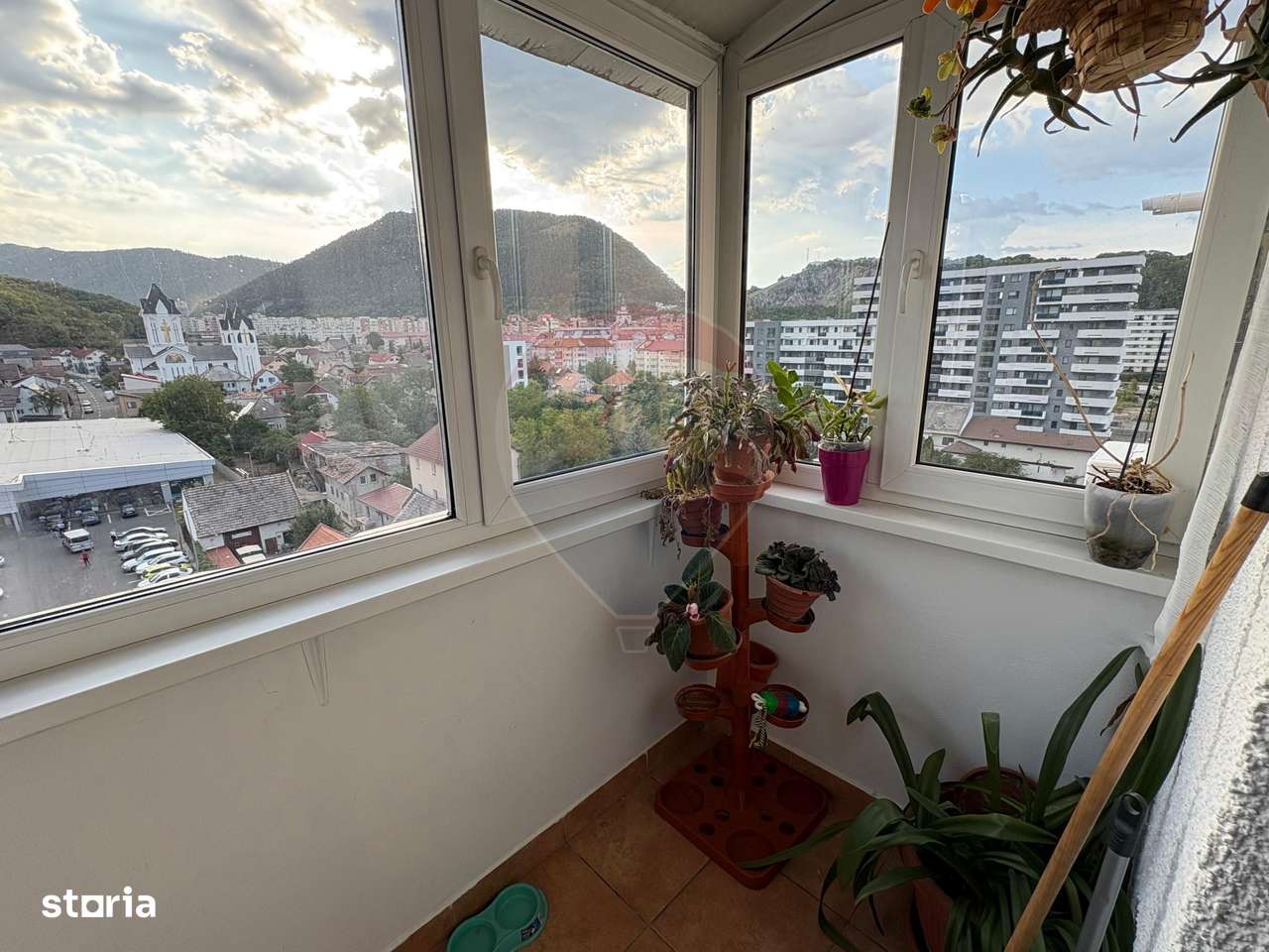 Apartament spațios cu 4 camere, vedere spectaculoasă, intrare Racadau-9