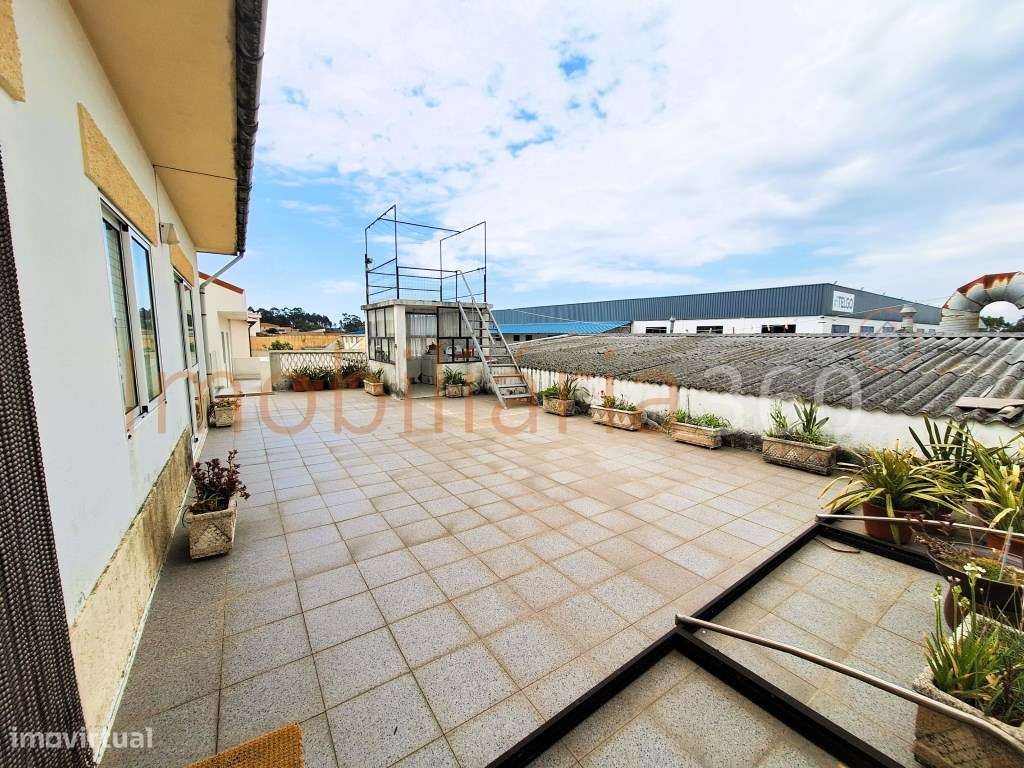 **Armazém para Venda - Oportunidade Única!**-22