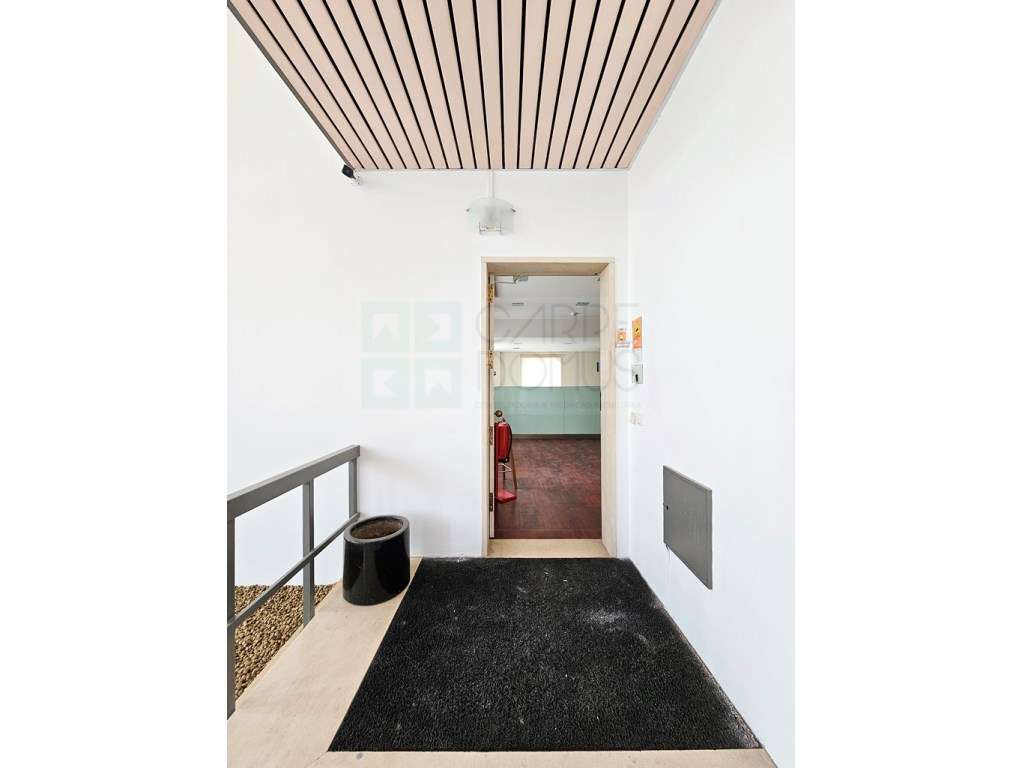 Espaçoso e funcional escritório com 600m2, em Carnaxide, Oeiras-7