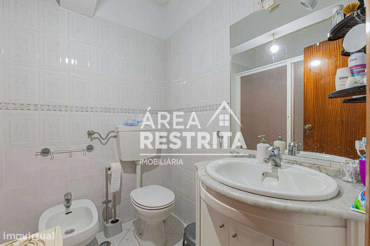 Apartamento T3 transformado em T2 no Seixal, Arrentela-27