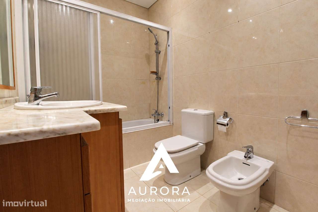 Apartamento T3 com 2 lugares de garagem e sótão-19