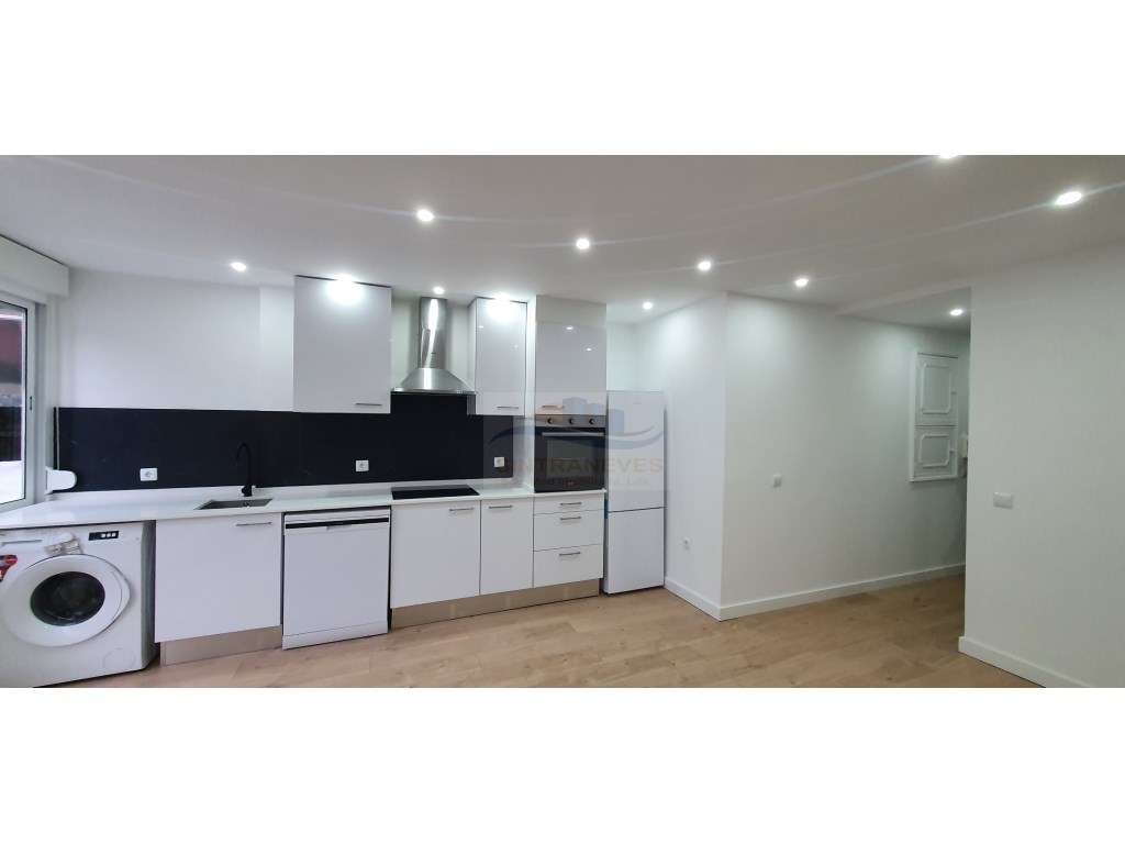 Fantástico T1+2 totalmente remodelado 1. andar com um quintal/terra... - Grande imagem: 3/19