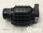 Tubo de ar filtrado Usado PEUGEOT 308 II 1.6 HDi 100 REF. 9687261180 MOTOR BHY /... - 2