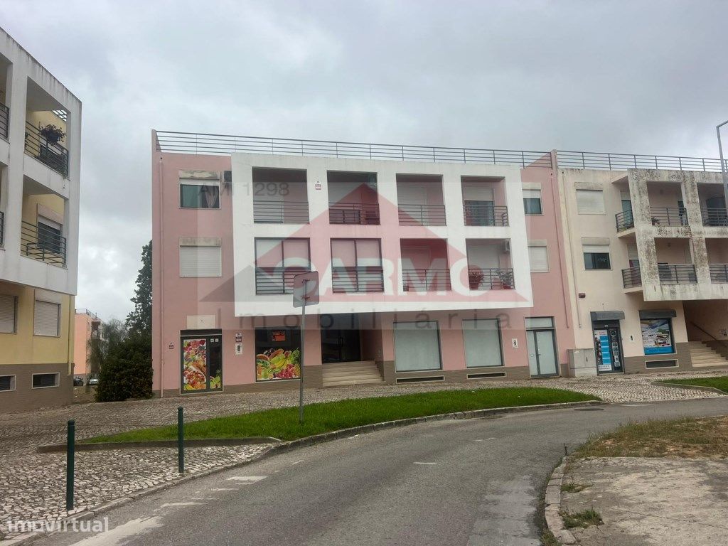 Vende-se loja bem localizada - Grande imagem: 1/16