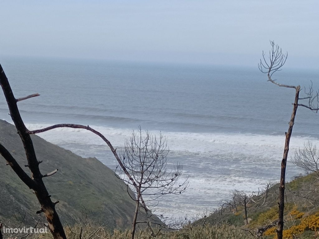 Terreno Légua-Alcobaça com Moradia frente mar Para reconstruir