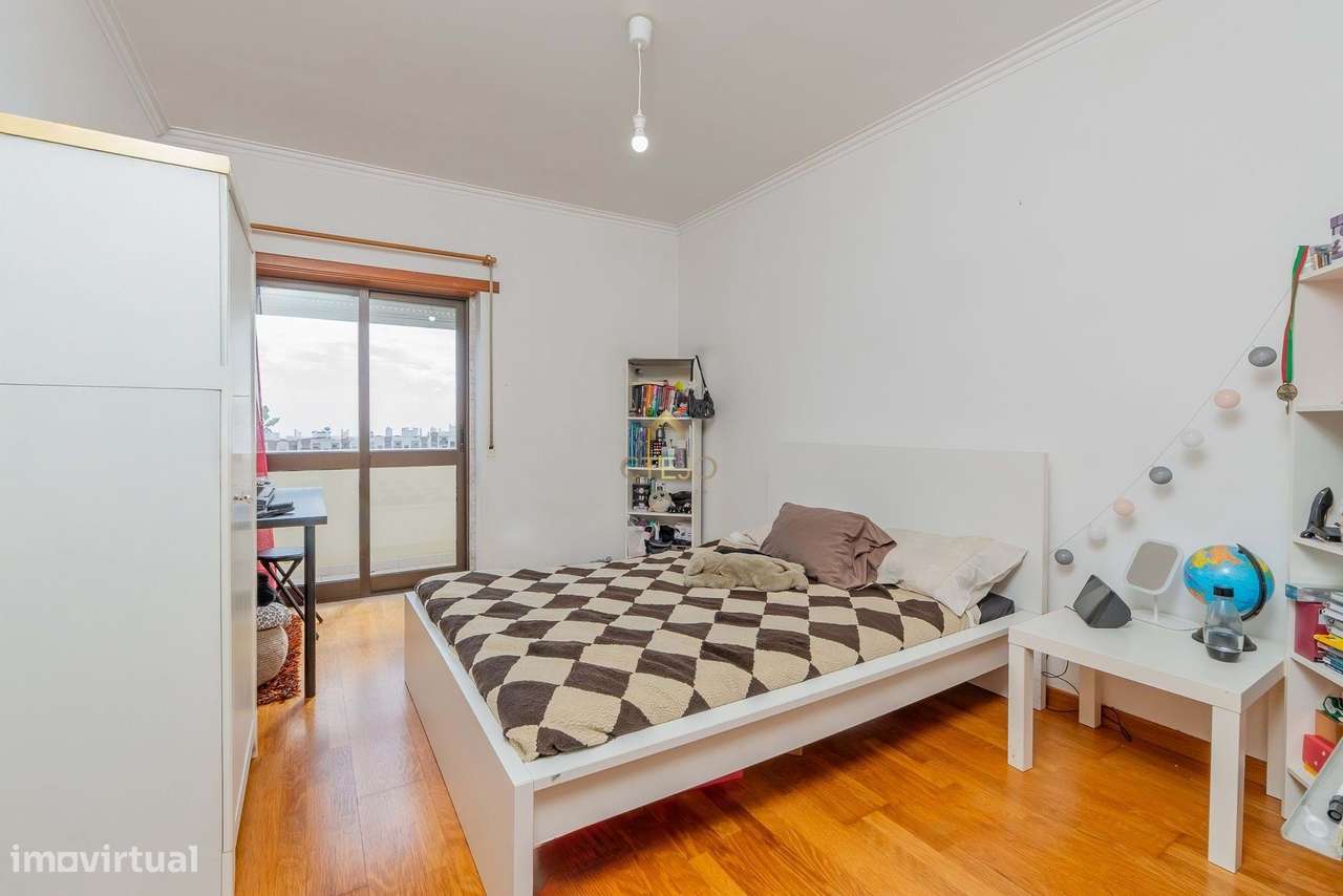 Apartamento T3 com Vista Rio em Póvoa de Santa Iria-17
