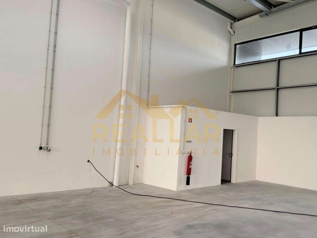 Pavilhão Industrial de 1.200 m² em Barcelos - Potência de 200 kVA e...-7