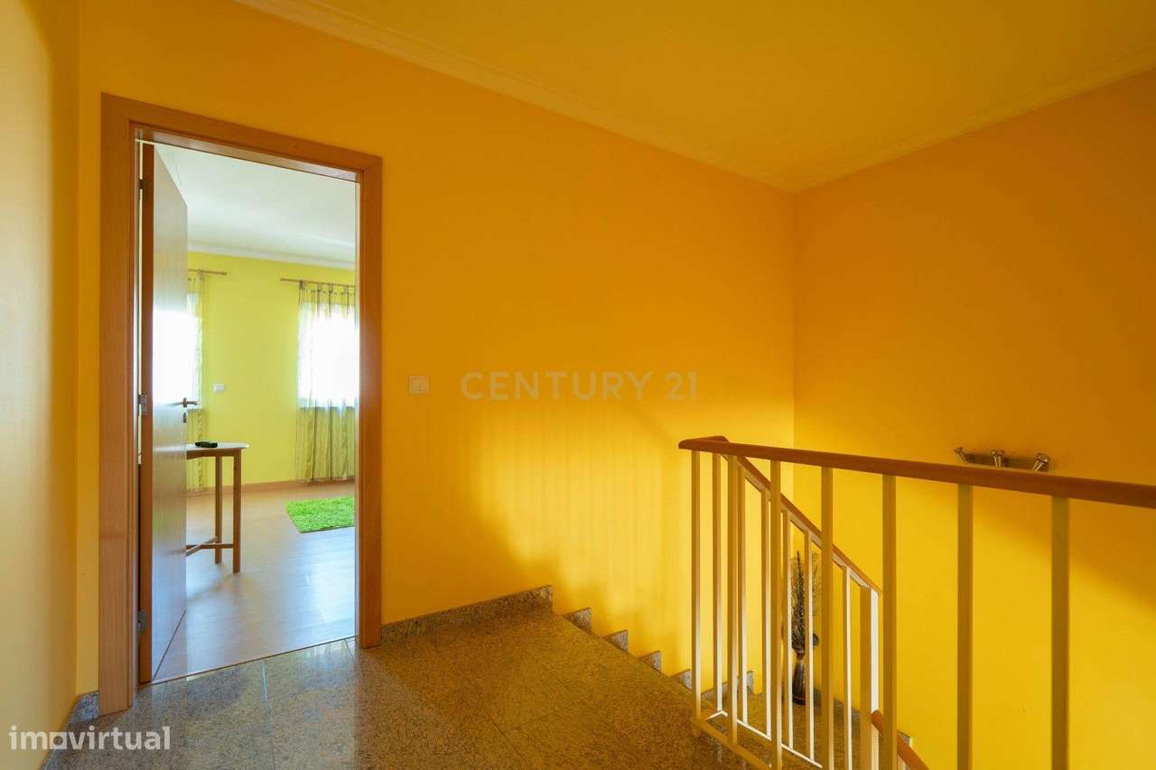 Moradia T3 - C/ espaço exterior e piscina-46