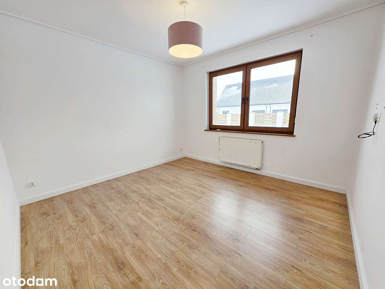 Nowoczesny, parterowy z poddaszem użytkowym, garaż dwustanowiskowy.-3