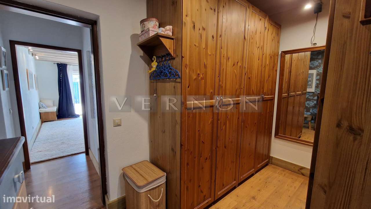 Charmosa e espaçosa moradia com 3 quartos e piscina para venda entre L-29