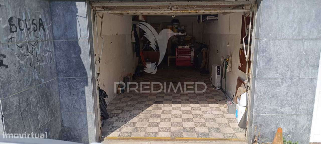 Garagem à Venda no centro do Laranjeiro na Praceta dos Álamos - 52.... - Grande imagem: 2/6