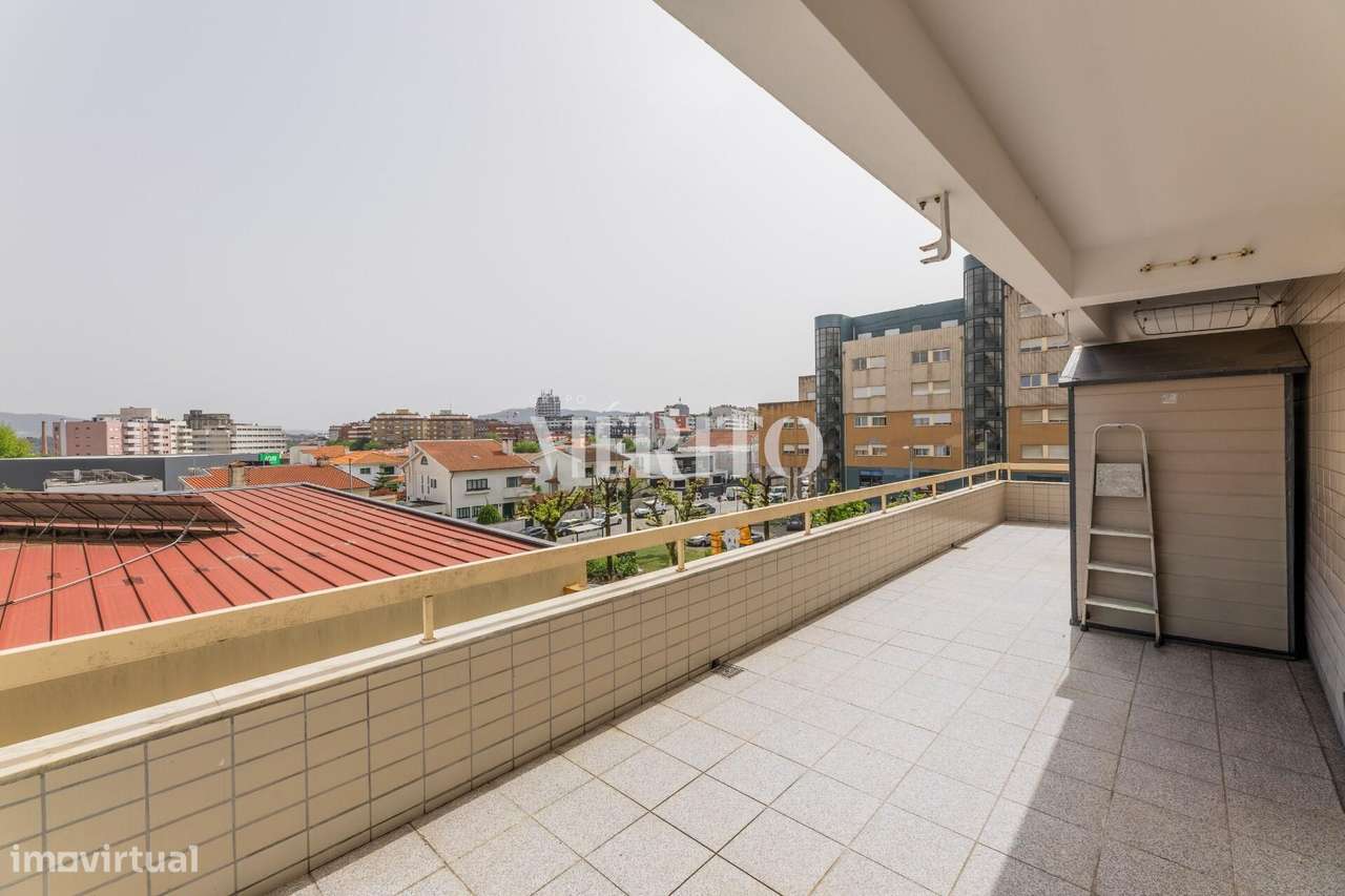 Apartamento T4 com garagem 2 carros-11