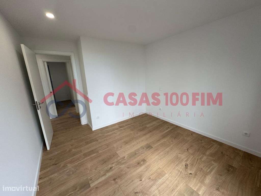 Apartamento T3 novo com varandas e vista castelo em Leiria-13