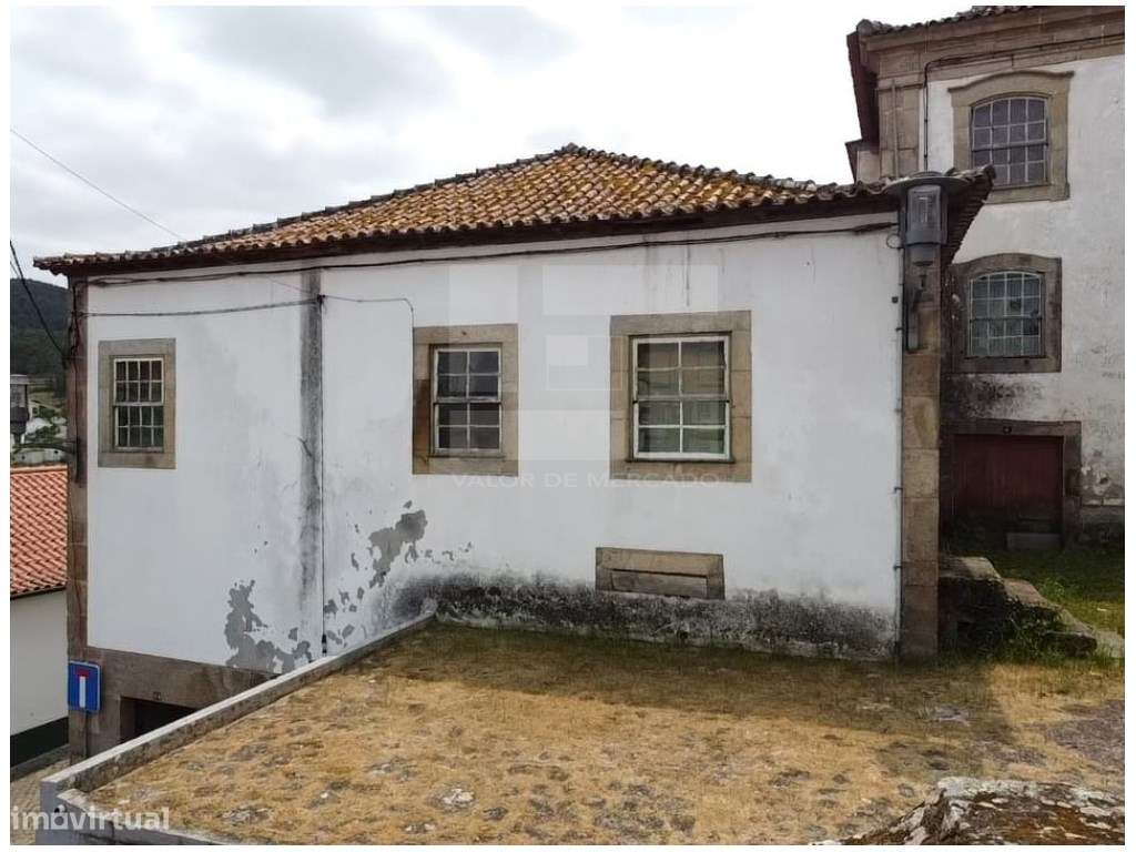 Moradia localizada no coração de Tarouca, distrito de Viseu - Grande imagem: 4/11