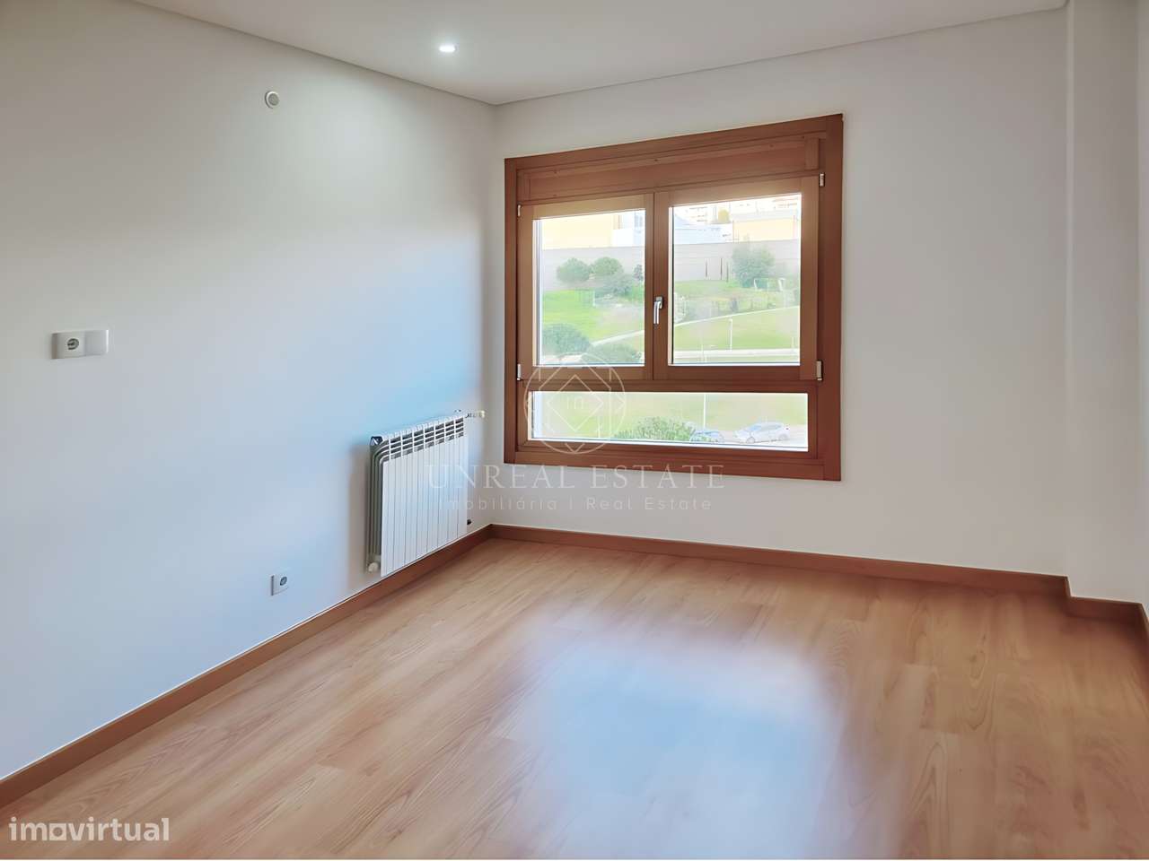 Apartamento T3, renovado, com varandas e 4 parqueamentos, Colinas do C-29