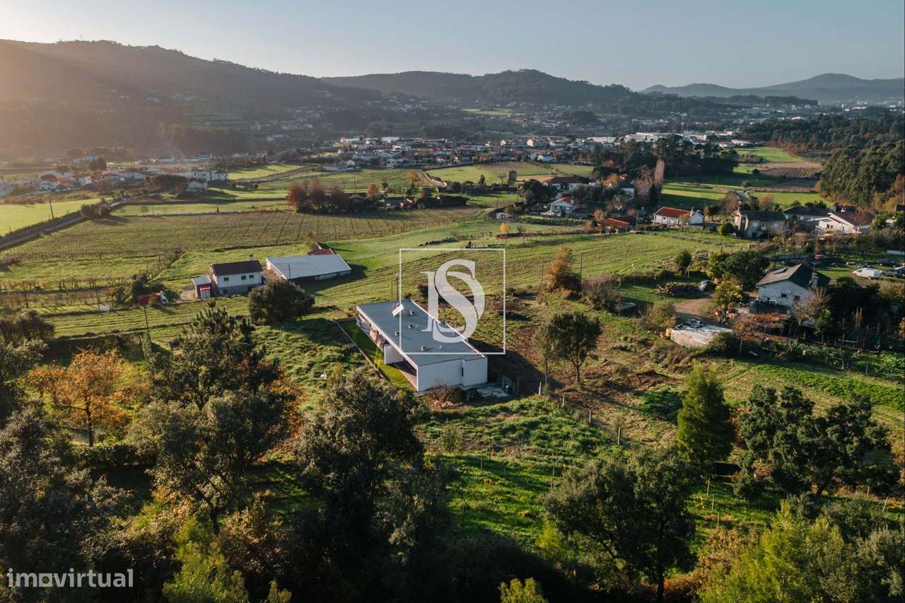 Moradia Individual T3, com jardim e vistas desafogadas-33