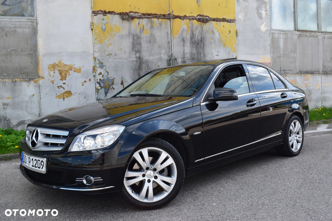 Mercedes-Benz Klasa C 180 CGI Automatik BlueEFFICIENCY Elegance - 3