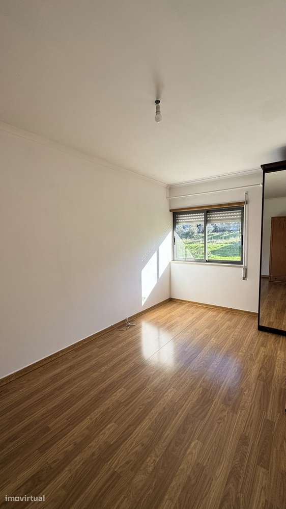 T2 Luminoso com Salamandra e Garagem em Zona Tranquila - Grande imagem: 4/13