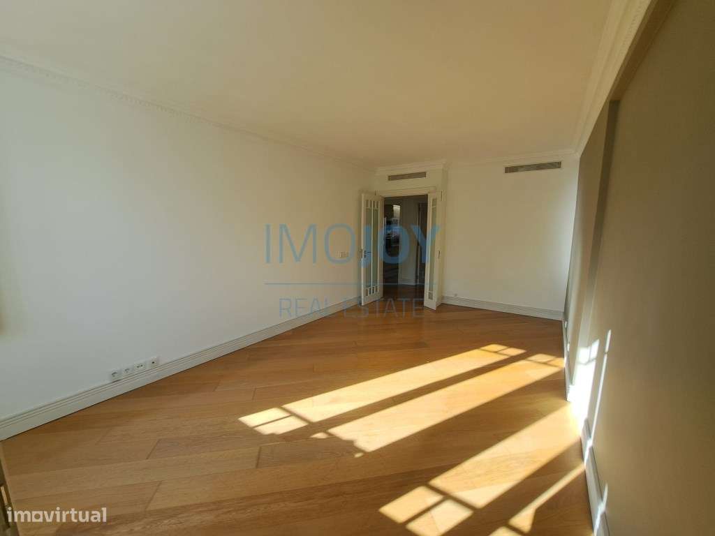 Apartamento T2 em São Sebastião da Pedreira - Grande imagem: 4/26