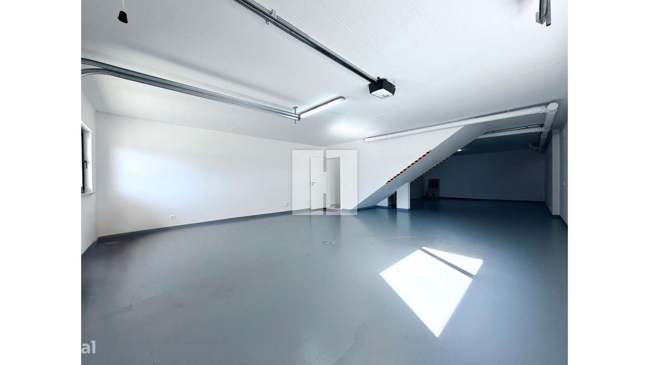 Moradia T4 Nova e Completa-45