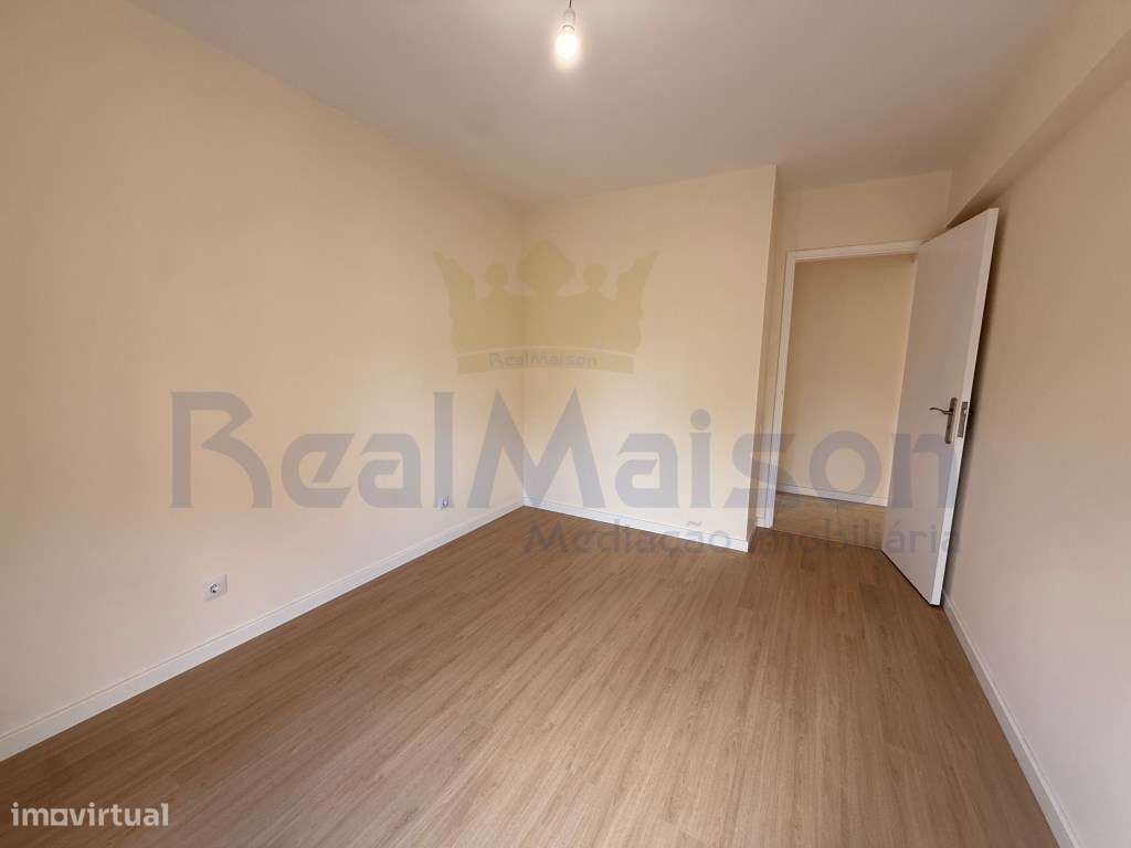 Vende-se Apartamento T2 Renovado - Mem Martins-6