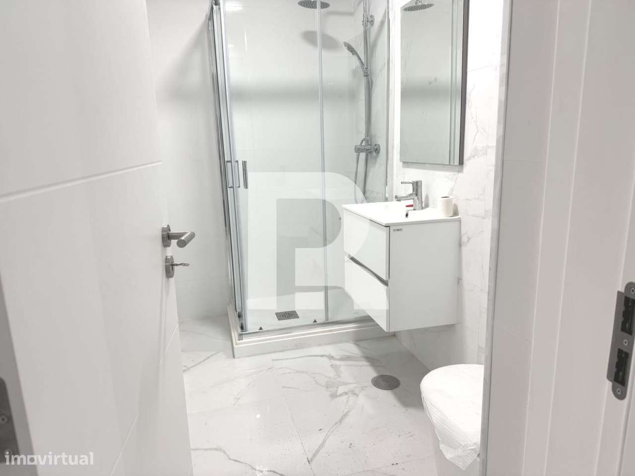 Apartamento T2 Remodelado com Terraço na Amadora - Grande imagem: 2/7