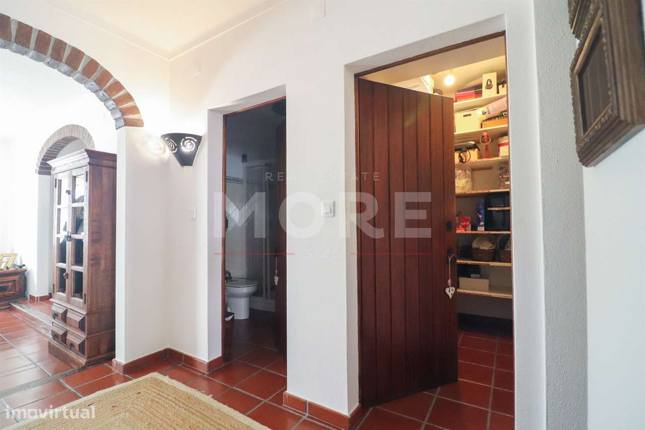 Moradia Unifamiliar T4 com Quintal e Garagem no Centro das Alcáçovas-6