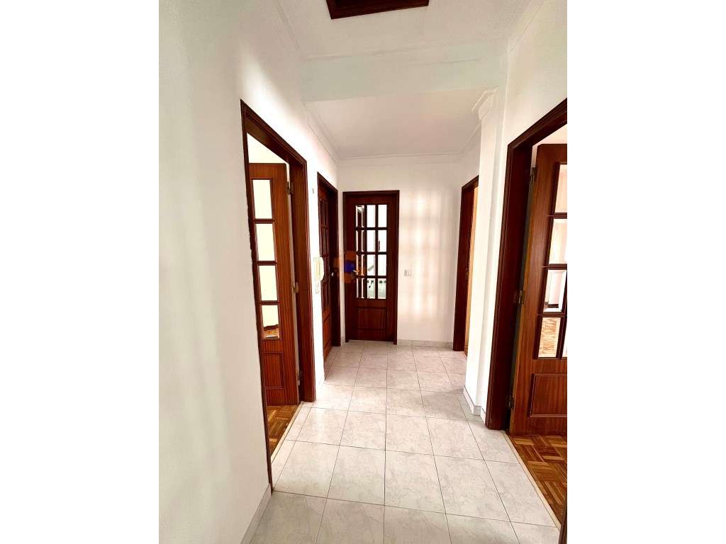 Moradia Geminada T5 em Vale de Milhaços - Corroios-11