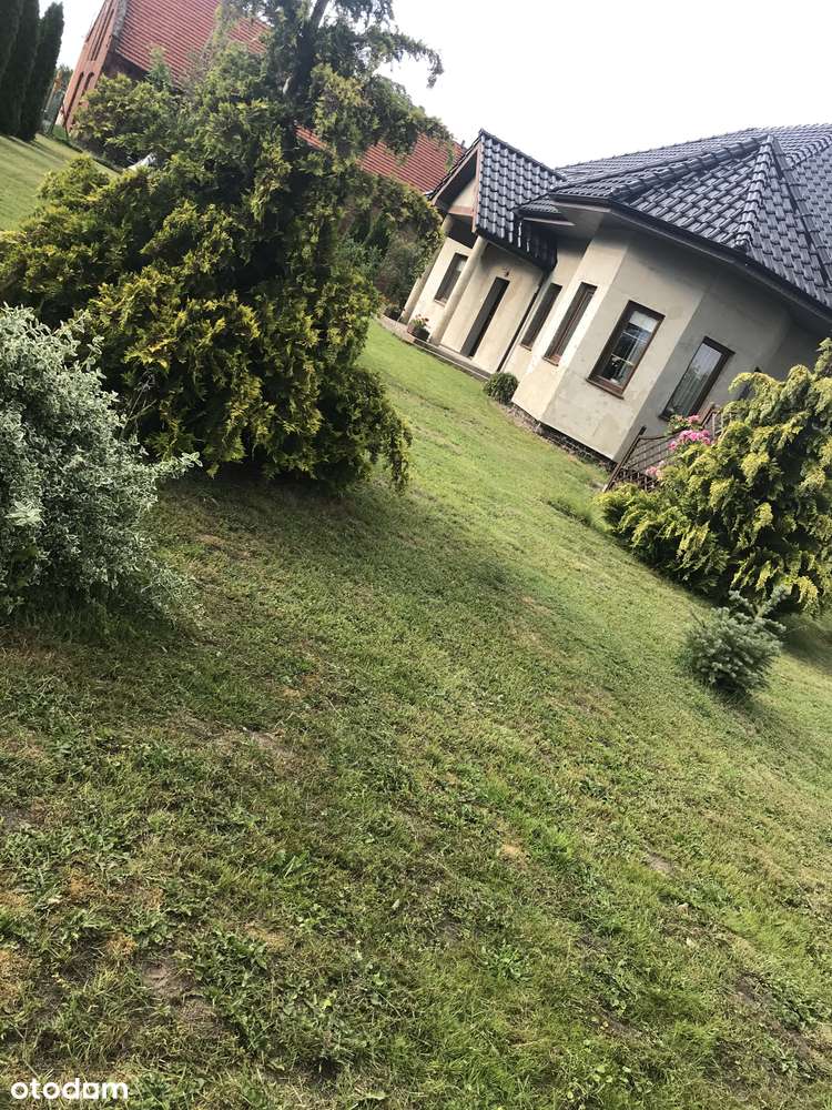 Dom wolnostojący w bardzo dobrej lokalizacji